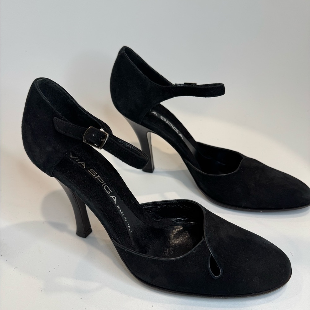 Via Spiga Black Heels with Ankle Strap and Pointed Toe